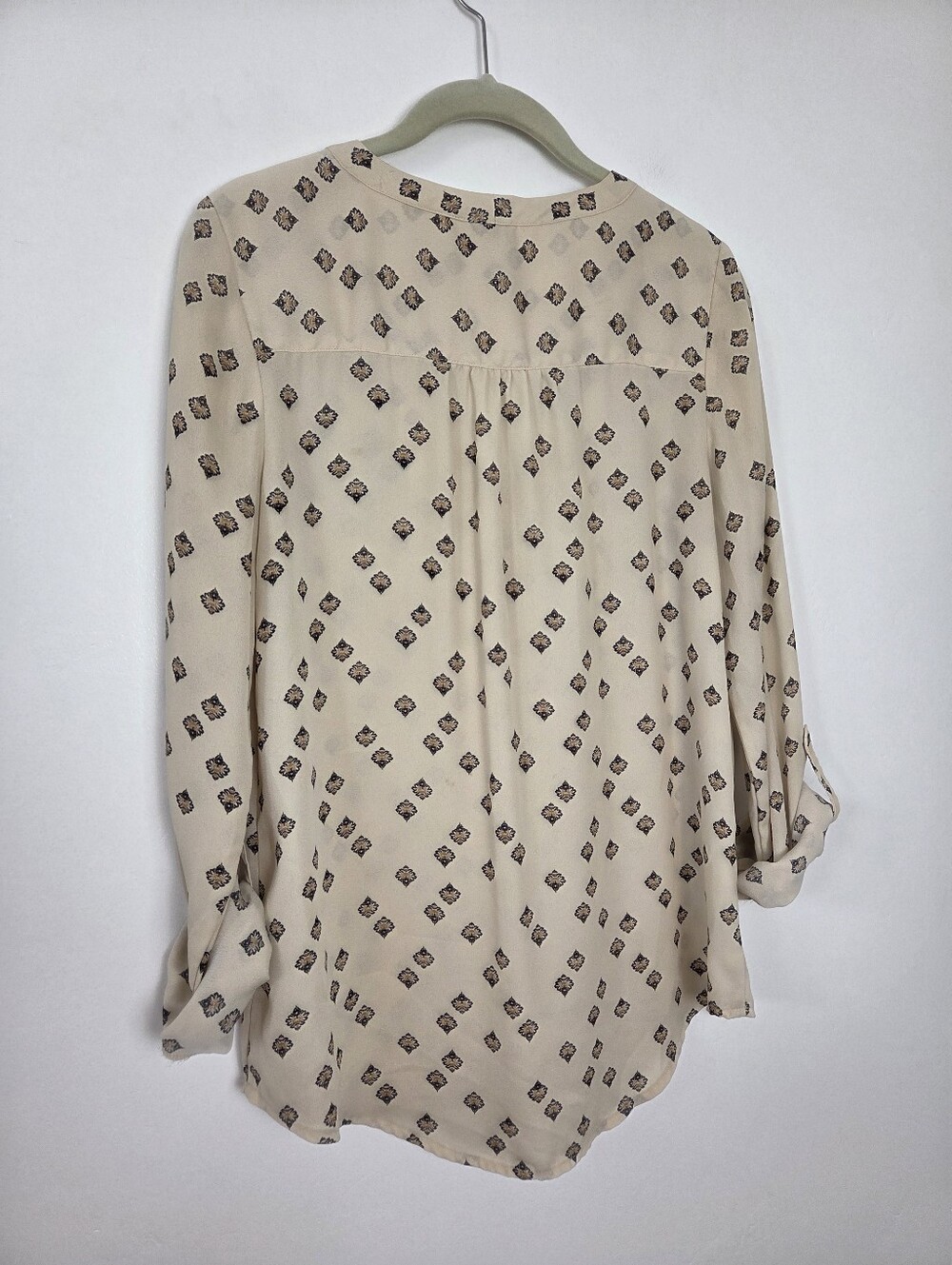 Maurices Blouse Top Ivory Damask Ikat Boho V Neck Roll Tab Lightweight Summer S - Picture 9 of 9